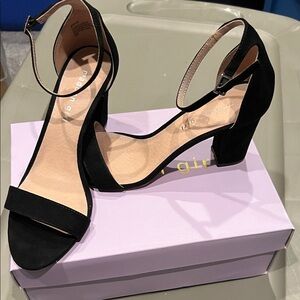 Madden Girl Black Ankle Strap Heels. 9M